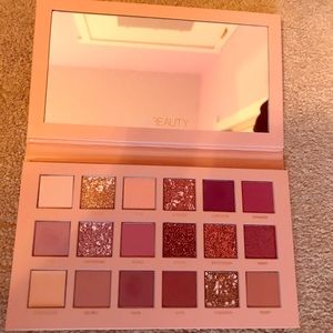 Huda Beauty Eyeshadow Palette